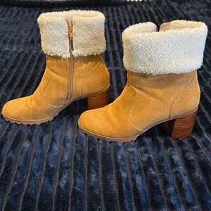 Crown & Ivy Women’s Tara Tan & Fur Top Ankle Zipper Booties Size 7.5Winter